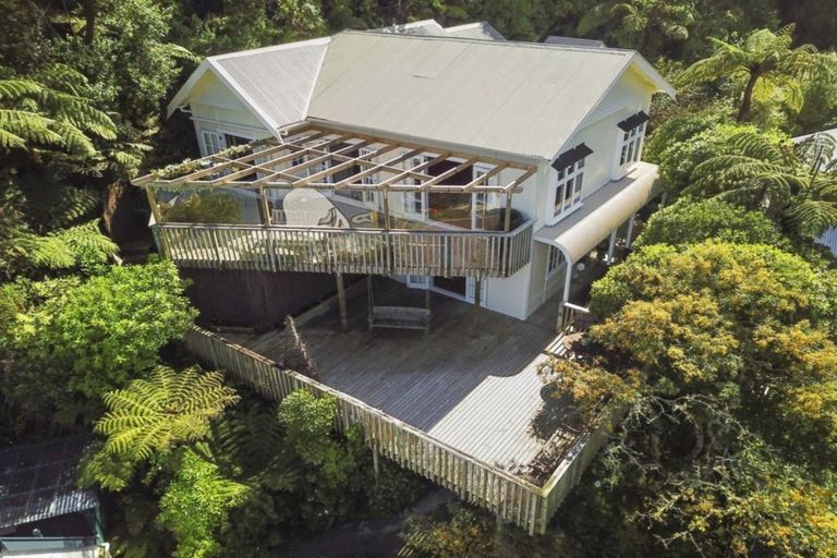 Photo of property in 34 Ferry Road, Days Bay, Lower Hutt, 5013