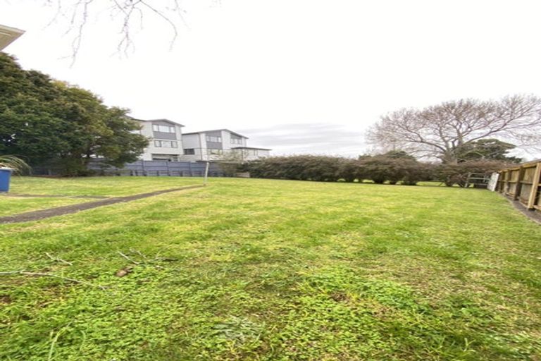 Photo of property in 51 Potter Avenue, Northcote, Auckland, 0627