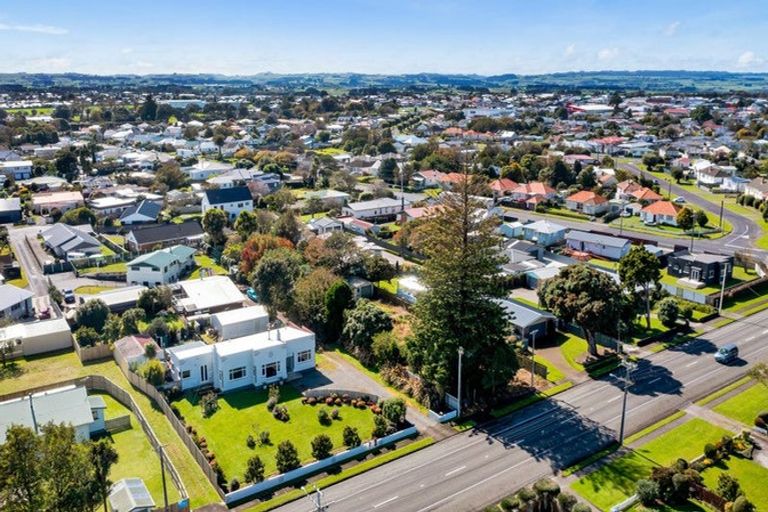 Photo of property in 330 South Road, Hawera, 4610