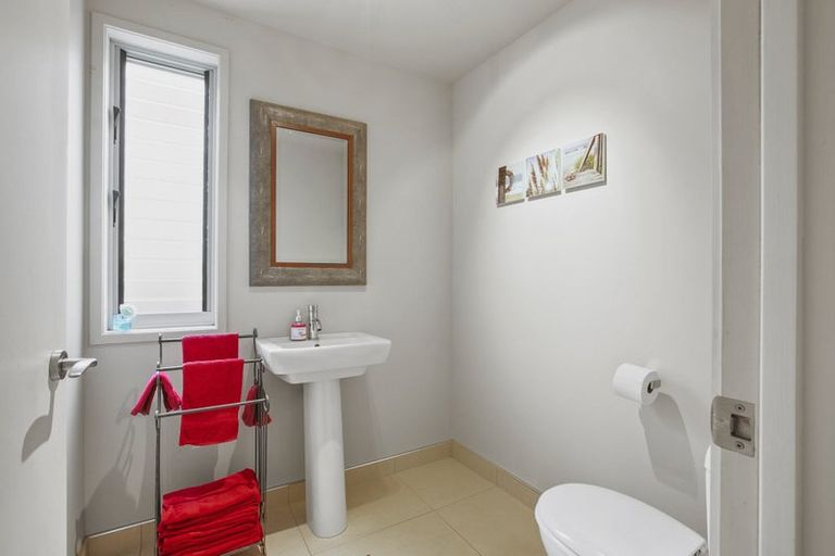 Photo of property in 11a Shearer Drive, Oakura, 4314