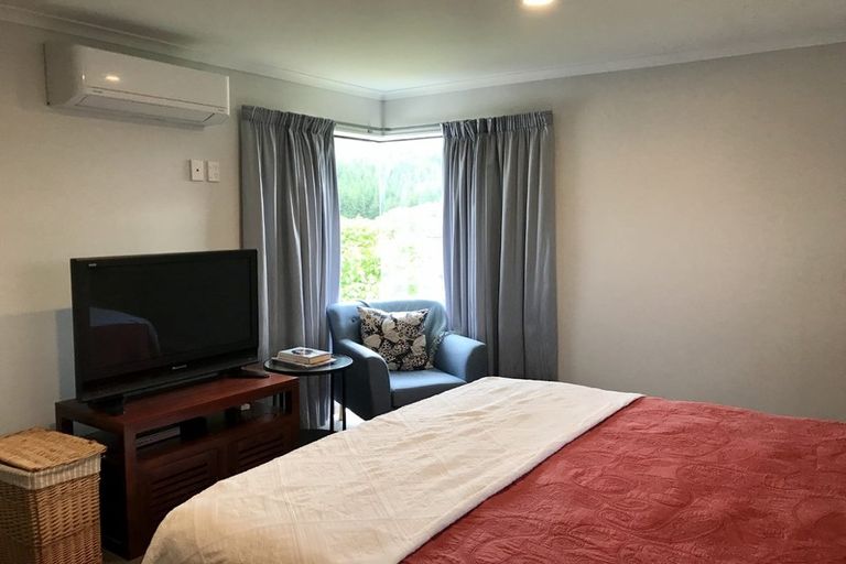 Photo of property in 9 Mcewen Crescent, Riverstone Terraces, Upper Hutt, 5018