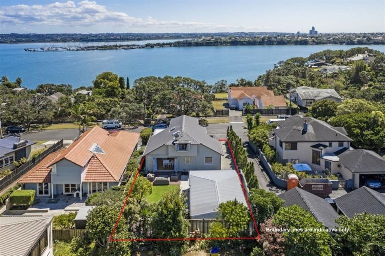 Photo of property in 75a Stanley Point Road, Stanley Point, Auckland, 0624