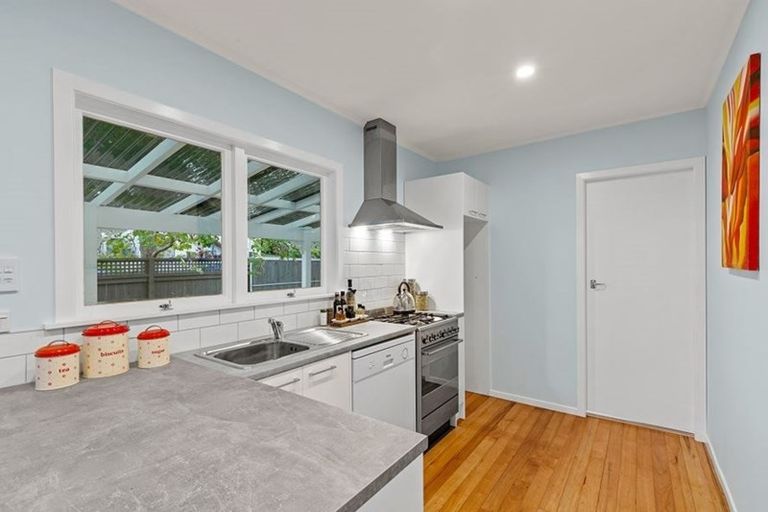 Photo of property in 13 Claverdon Drive, Massey, Auckland, 0614
