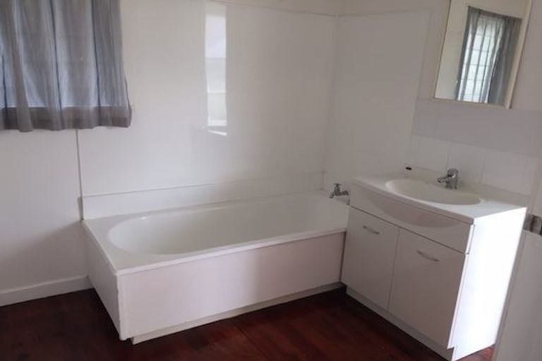 Photo of property in 16 Second Avenue, Avenues, Whangarei, 0110