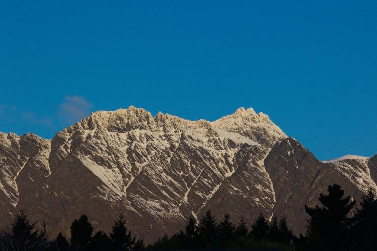 Photo of property in 4 Oregon Drive, Kelvin Heights, Queenstown, 9300