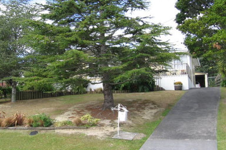 Photo of property in 16 William Souter Street, Forrest Hill, Auckland, 0620