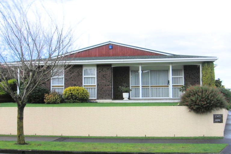 Photo of property in 15 Redwood Grove, Hokowhitu, Palmerston North, 4410