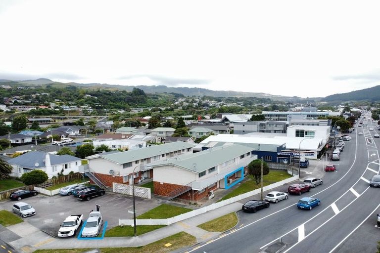 Photo of property in 2/246 Main Road, Tawa, Wellington, 5028