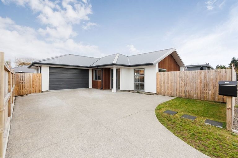 Photo of property in 4a Freedom Drive, Kelvin Grove, Palmerston North, 4414