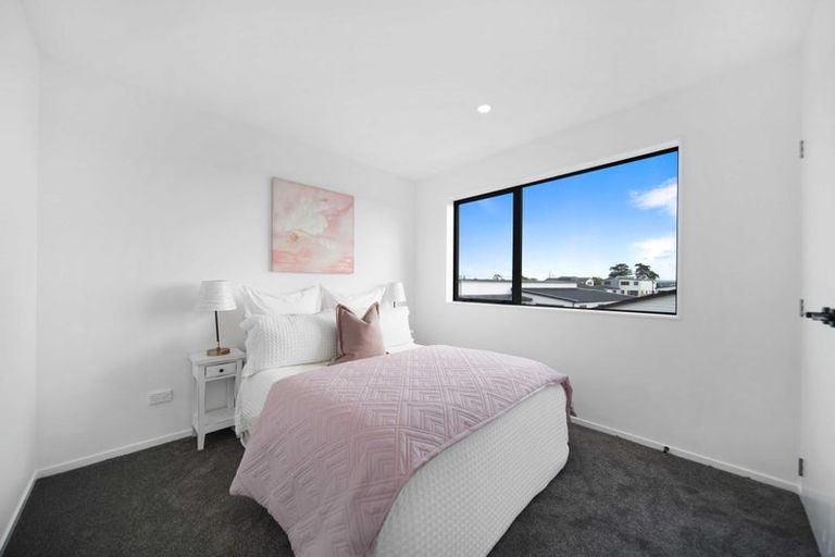 Photo of property in 9 Korowhiti Road, Clarks Beach, 2122