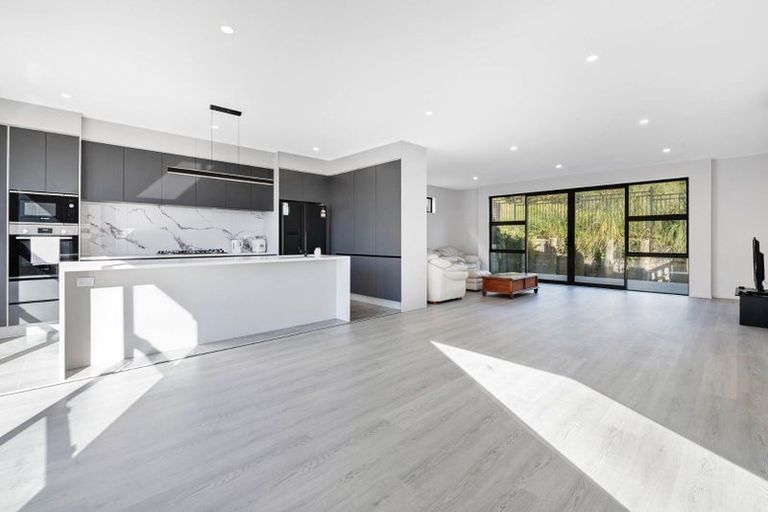 Photo of property in 4 Pleasant Way, Matakatia, Whangaparaoa, 0930