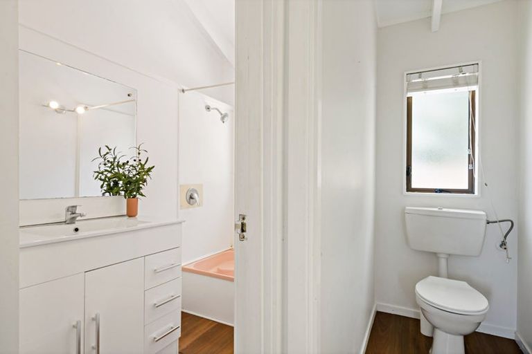 Photo of property in 1/40 Queen Mary Avenue, New Lynn, Auckland, 0600