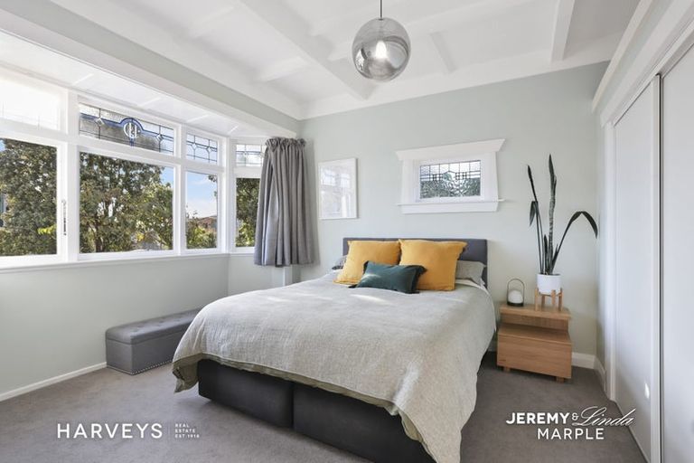 Photo of property in 1/112a View Road, Sunnyvale, Auckland, 0612