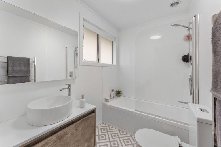 Photo of property in 2/107 Allington Road, Karori, Wellington, 6012