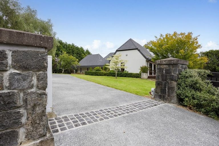 Photo of property in 132 Taupaki Road, Taupaki, Henderson, 0782