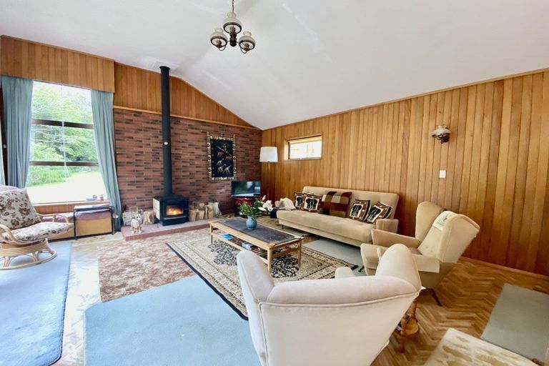 Photo of property in 100 Chester Road, Tawa, Wellington, 5028