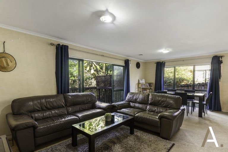 Photo of property in 2 Abilene Place, Manurewa, Auckland, 2105