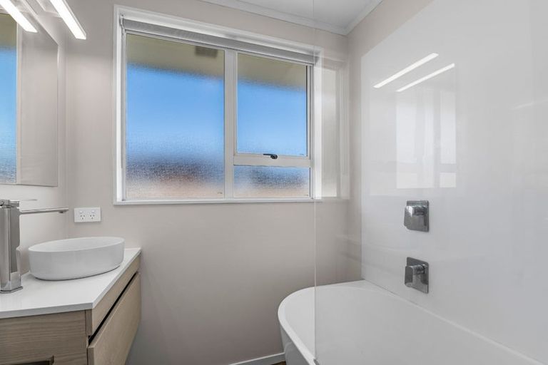 Photo of property in 14 Elliott Crescent, Owhata, Rotorua, 3010