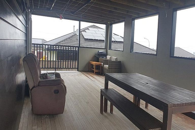 Photo of property in 81a Percy Kinsman Crescent, Riverstone Terraces, Upper Hutt, 5018