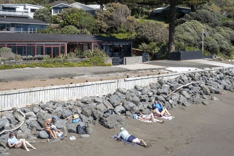 Photo of property in 2/33 Beach Road, Paekakariki, 5034