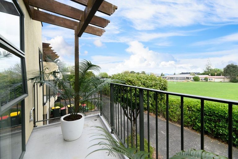 Photo of property in 1/15 Harbour View Road, Te Atatu Peninsula, Auckland, 0610
