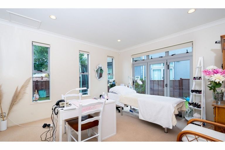 Photo of property in 11l Clearwater Cove, West Harbour, Auckland, 0618