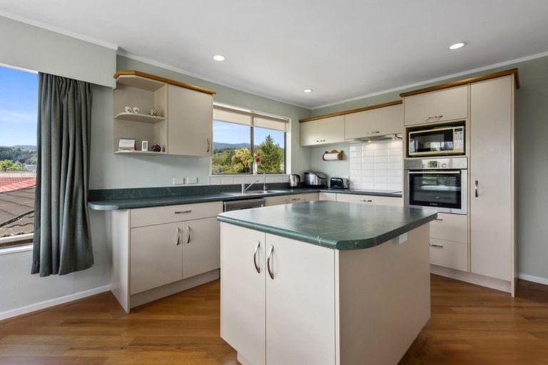 Photo of property in 24 Brightwater Crescent, Totara Park, Upper Hutt, 5018