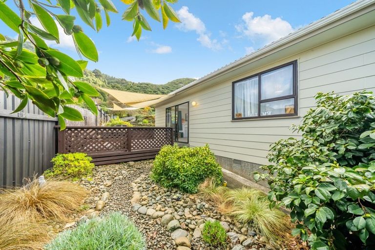 Photo of property in 57 Hartford Crescent, Totara Park, Upper Hutt, 5018