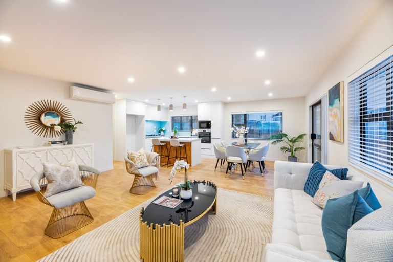 Photo of property in 18a Lydford Place, Glendene, Auckland, 0602