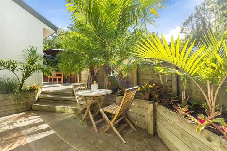 Photo of property in 1/39 Seaton Road, Murrays Bay, Auckland, 0630