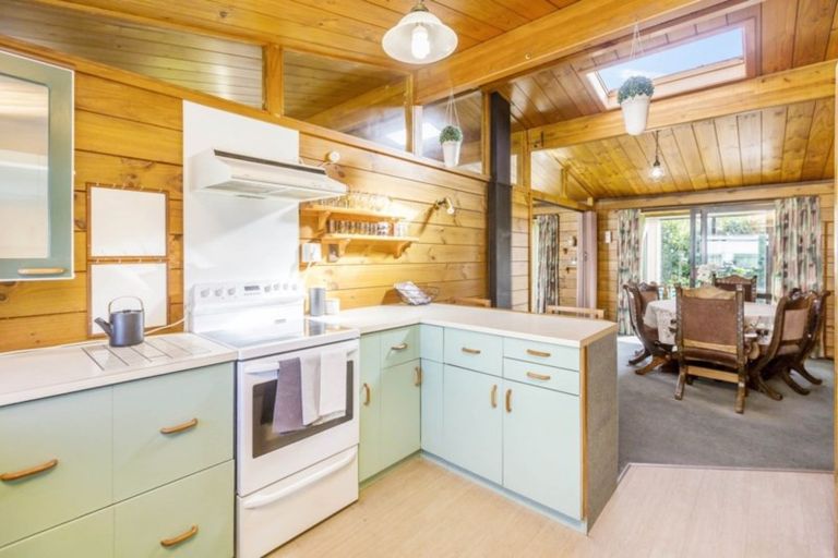 Photo of property in 8 Roband Crescent, Brown Owl, Upper Hutt, 5018