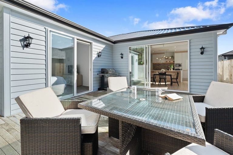 Photo of property in 28 Konoba Avenue, Kumeu, 0810