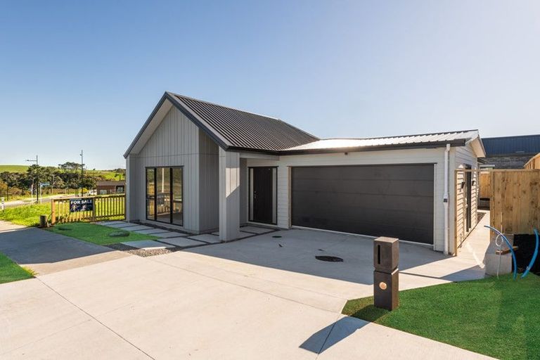 Photo of property in 81 Maungakaraka Road, Karaka, 2580