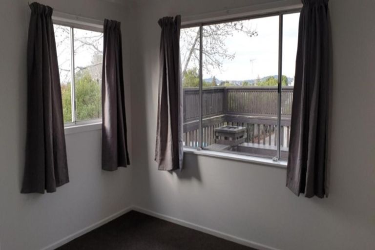 Photo of property in 9 Tracey Terrace, Te Atatu South, Auckland, 0602