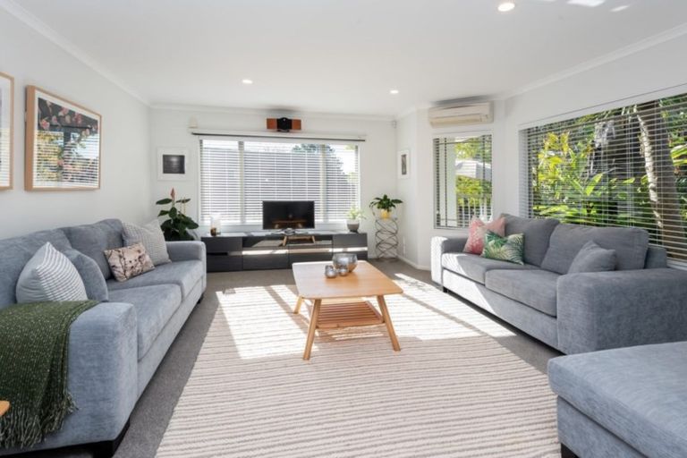 Photo of property in 35 John Brooke Crescent, East Tamaki Heights, Auckland, 2016