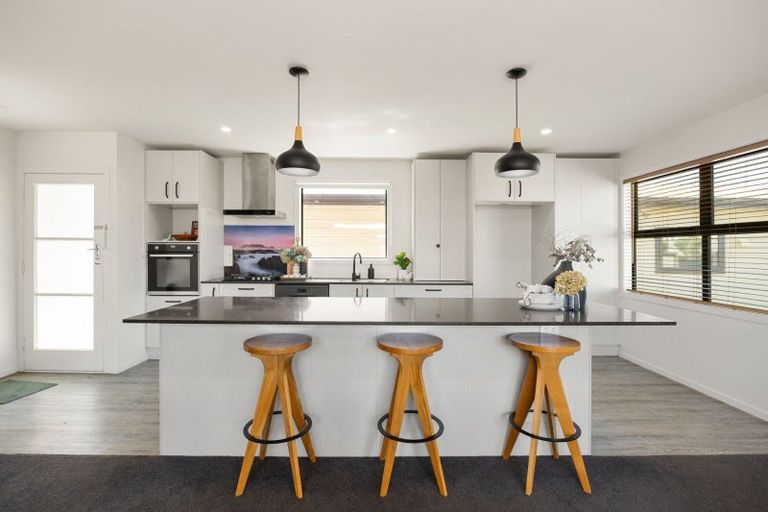 Photo of property in 100 Morrow Avenue, St Andrews, Hamilton, 3200