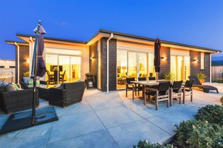 Photo of property in 15 Bridford Way, Paraparaumu, 5032