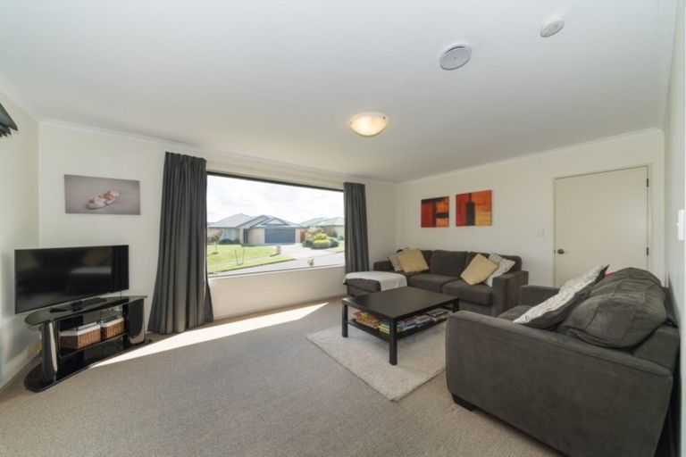 Photo of property in 30 Logan Way, Kelvin Grove, Palmerston North, 4414