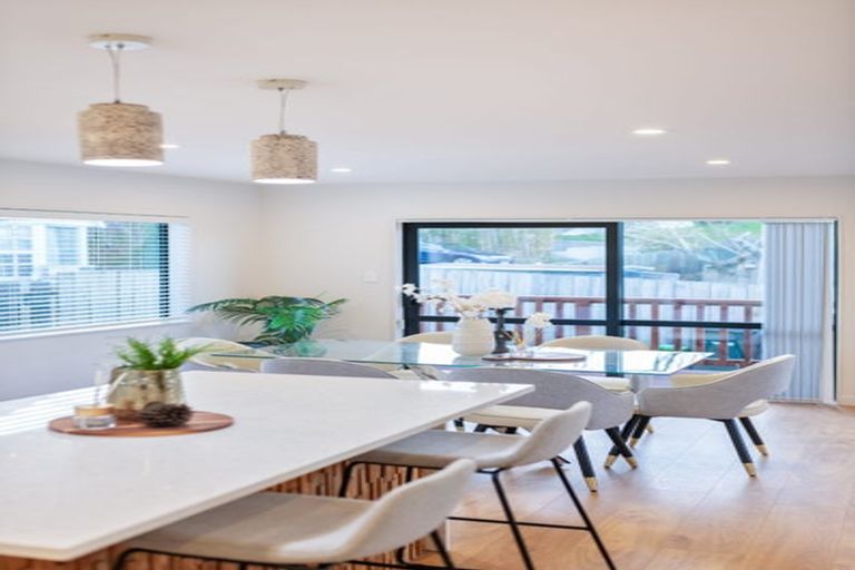 Photo of property in 18a Lydford Place, Glendene, Auckland, 0602