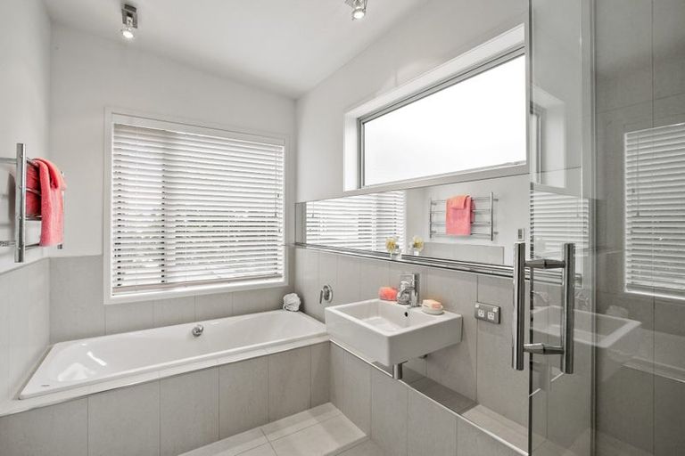 Photo of property in 11a Shearer Drive, Oakura, 4314