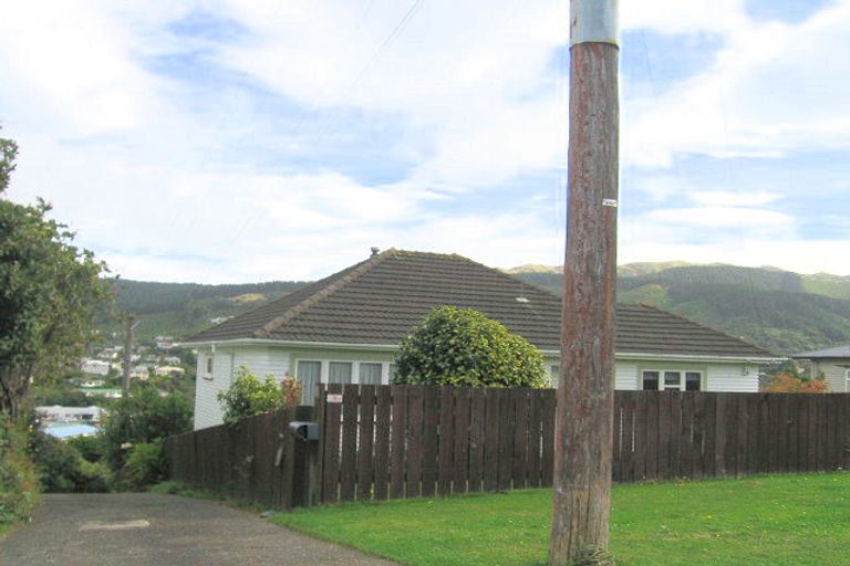 Photo of property in 19 Tawa Terrace, Tawa, Wellington, 5028