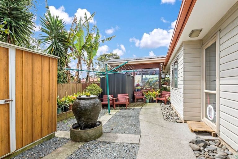 Photo of property in 2 Royal View Road, Te Atatu South, Auckland, 0610