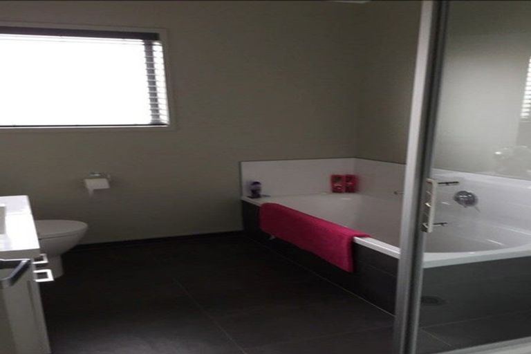 Photo of property in 35 Syd Grant Crescent, Orewa, 0931