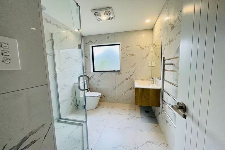 Photo of property in 30a Lowtherhurst Road, Massey, Auckland, 0614