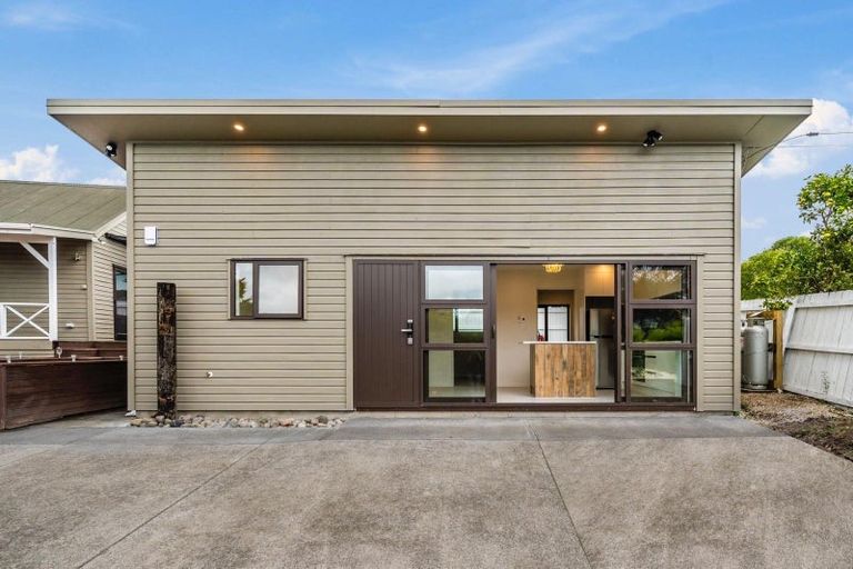 Photo of property in 456 West Coast Road, Glen Eden, Auckland, 0602