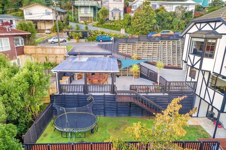 Photo of property in 28 Castle Crescent, Stokes Valley, Lower Hutt, 5019