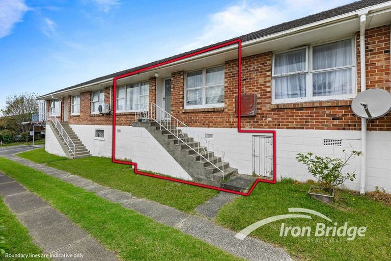 Photo of property in 2/281 Glenfield Road, Glenfield, Auckland, 0629
