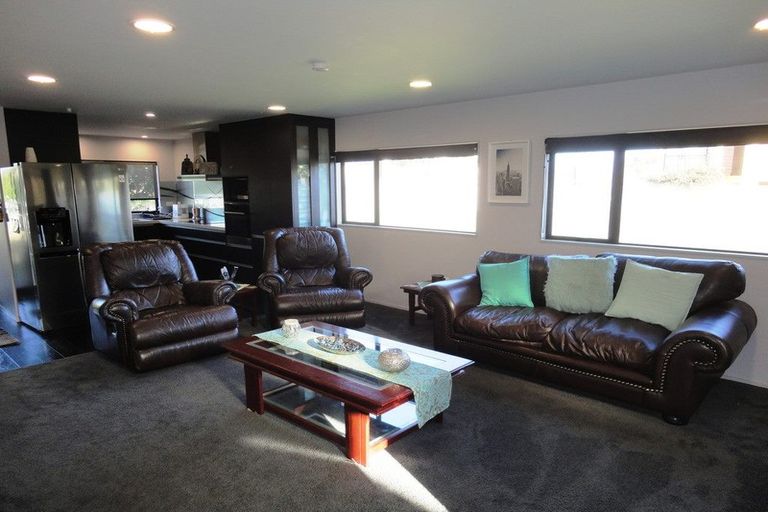 Photo of property in 2 Nagle Place, Golflands, Auckland, 2013