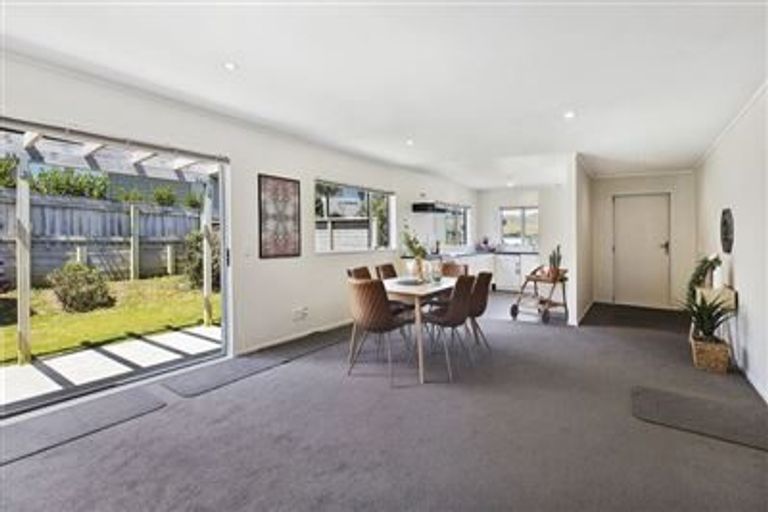 Photo of property in 14 Peel Lane, Aotea, Porirua, 5024