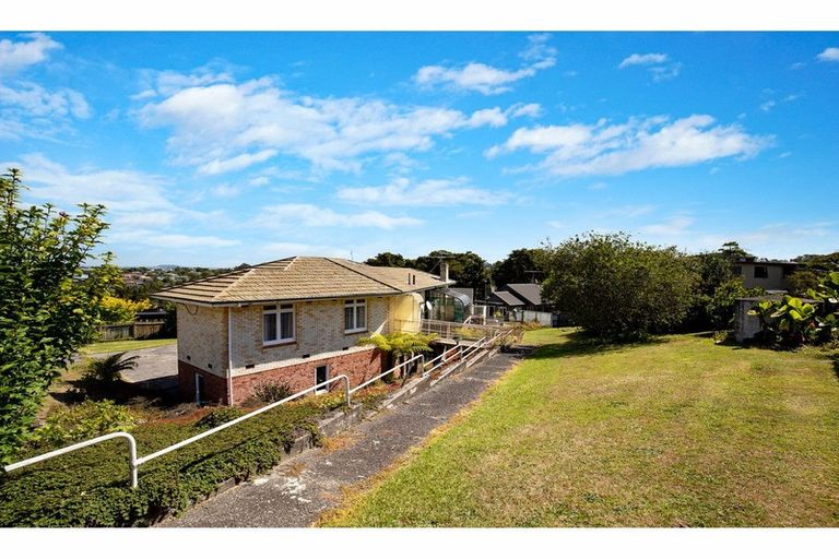 Photo of property in 83 Pupuke Road, Northcote, Auckland, 0627